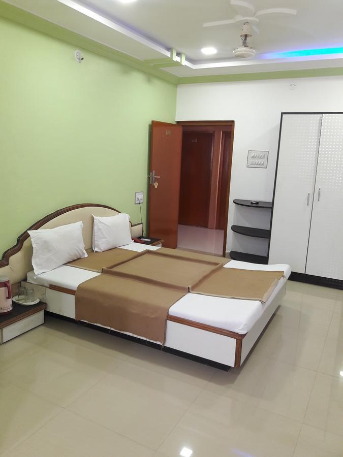 Hotel Sahara Palace Bhuj Esterno foto