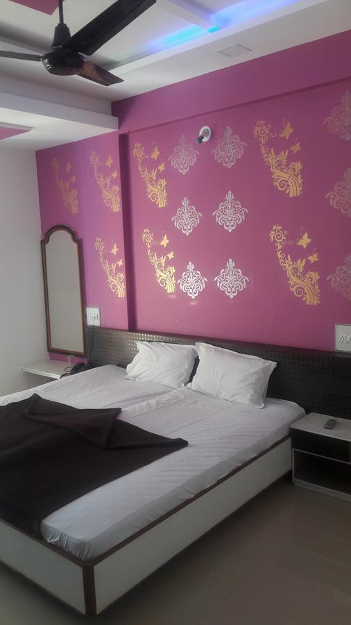 Hotel Sahara Palace Bhuj Esterno foto