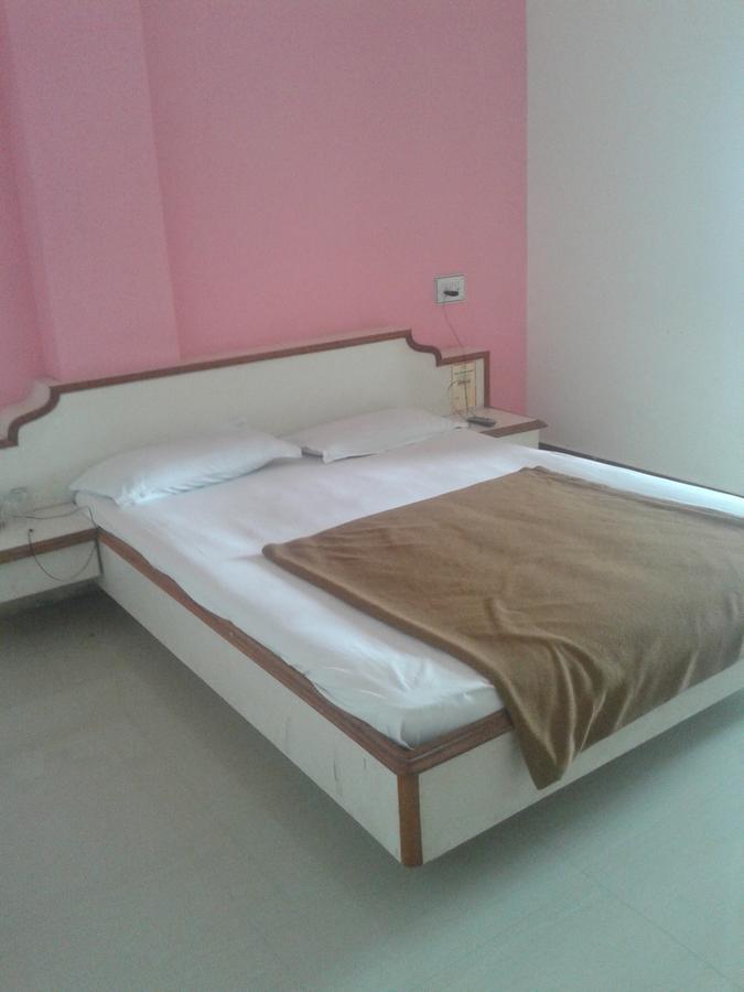Hotel Sahara Palace Bhuj Esterno foto