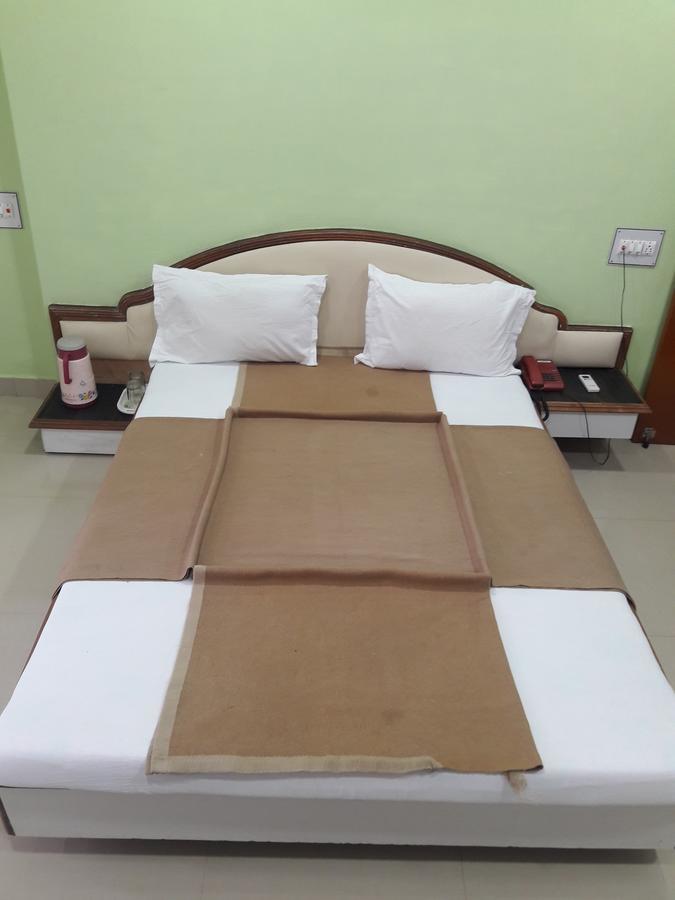 Hotel Sahara Palace Bhuj Esterno foto