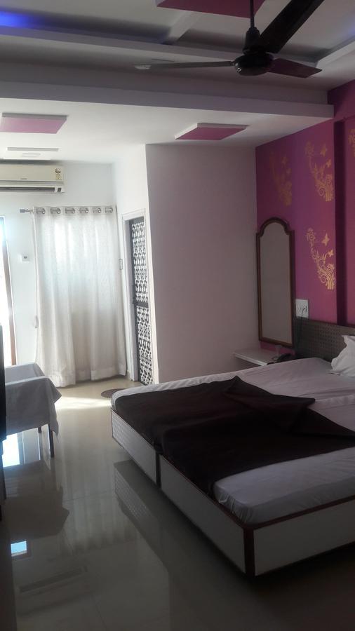 Hotel Sahara Palace Bhuj Esterno foto