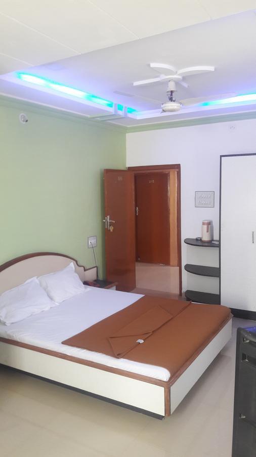 Hotel Sahara Palace Bhuj Esterno foto