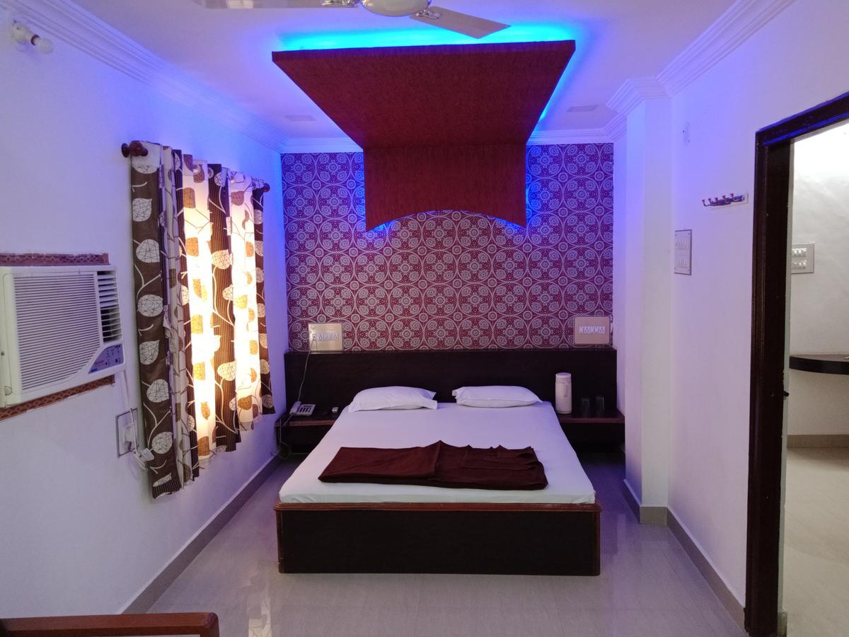 Hotel Sahara Palace Bhuj Esterno foto