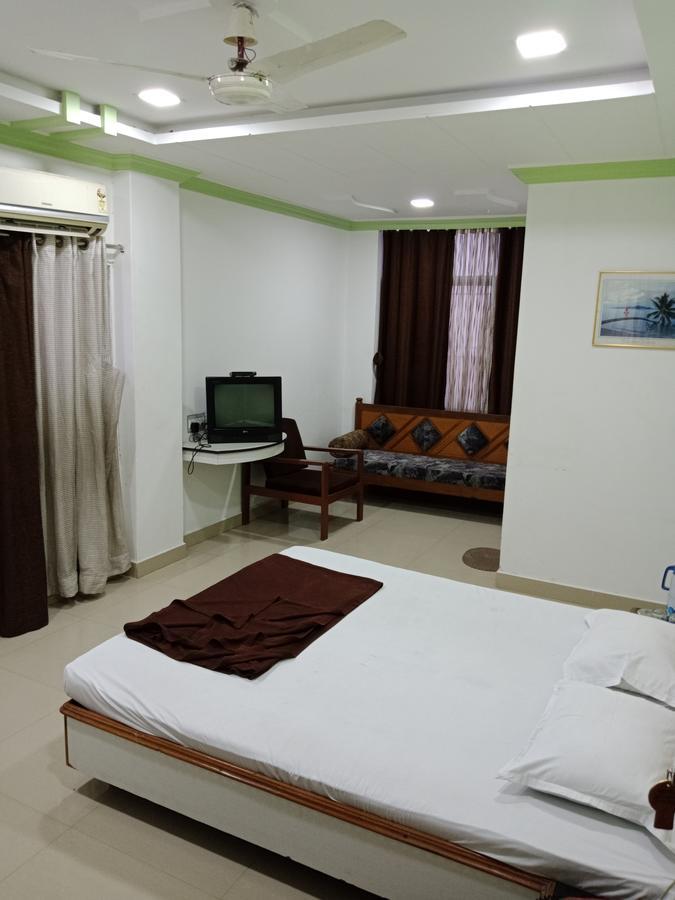 Hotel Sahara Palace Bhuj Esterno foto